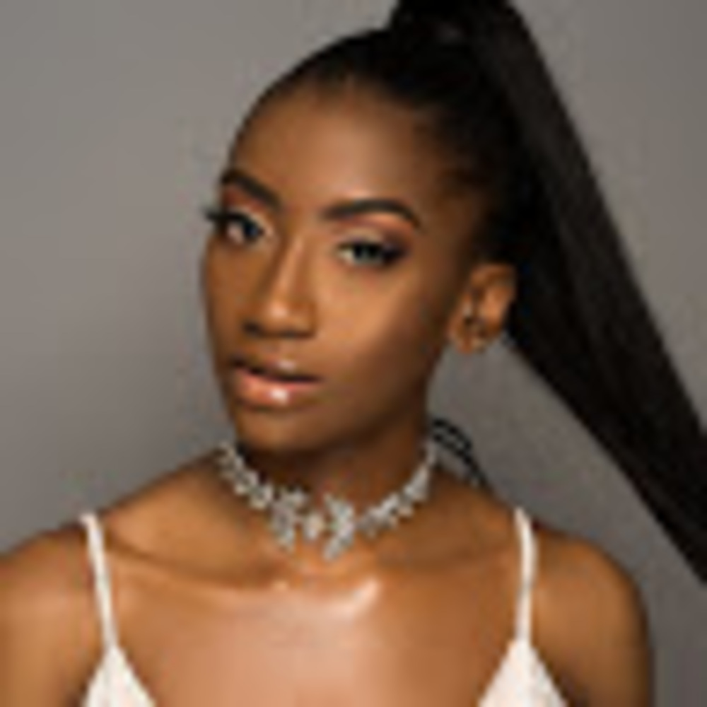 Meet your Posher, Avery